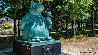Statue de Geluck,- J AI LES BOULES  - Exposition 2021  sur les champs Elysées -PARIS